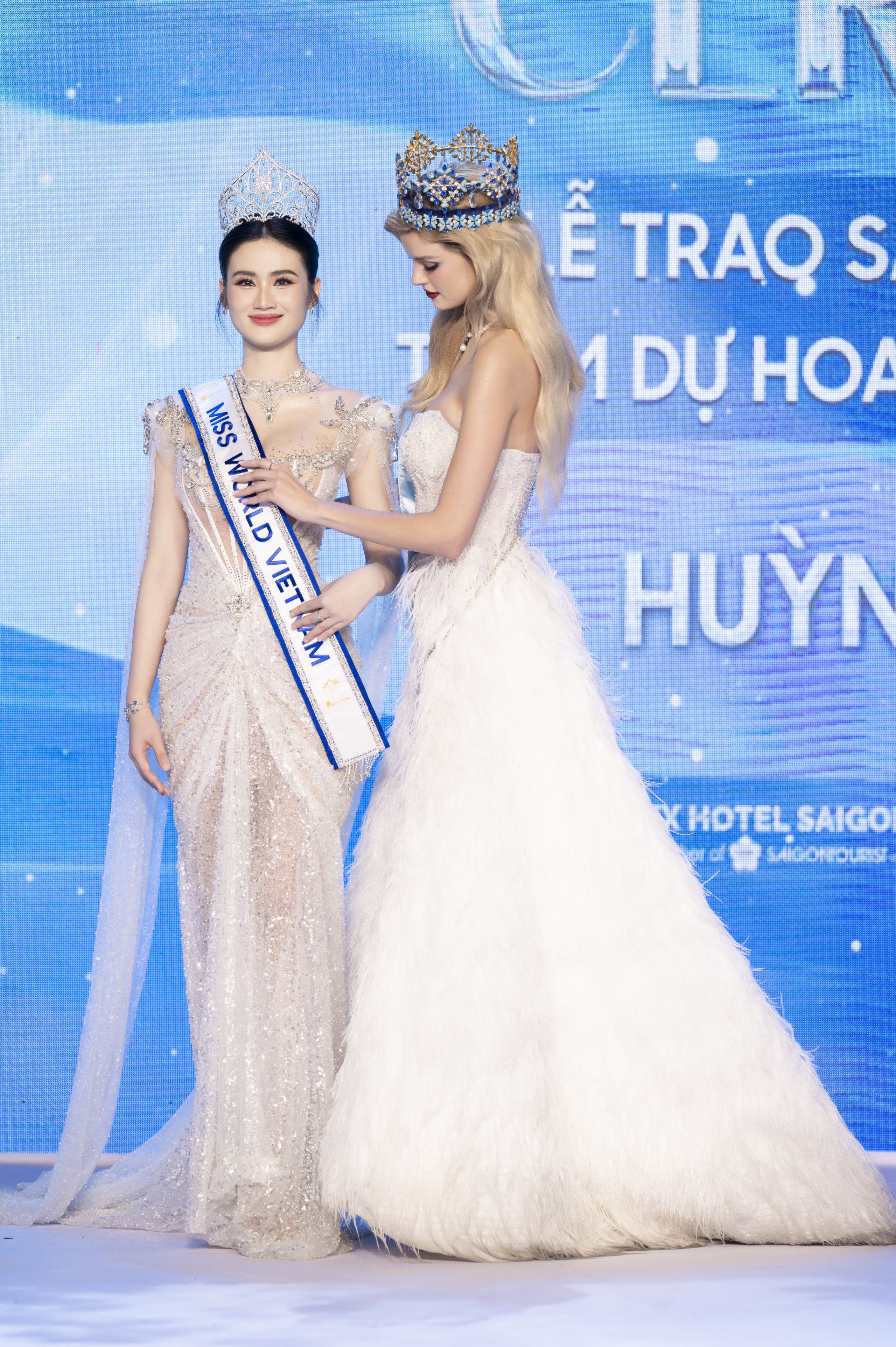 Đương kim Miss World Krystyna Pyszková dành lời khuyên gì cho hoa hậu Huỳnh Trần Ý Nhi?- Ảnh 1.