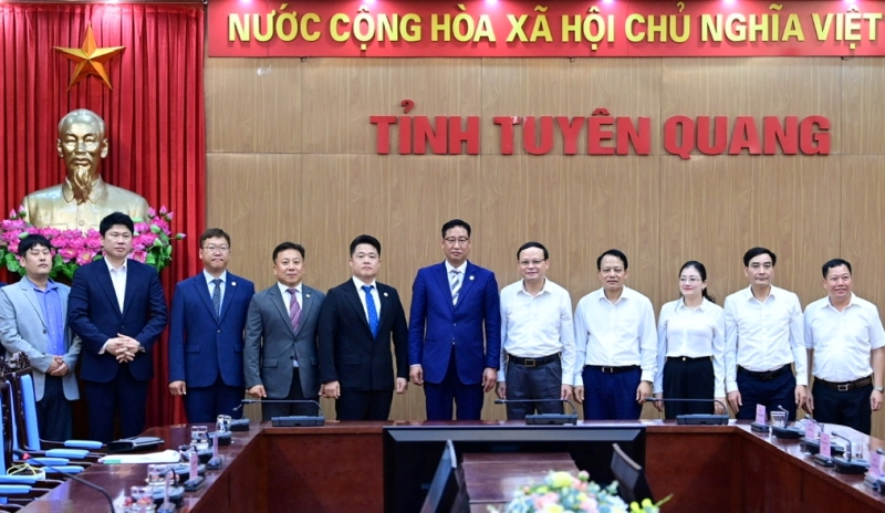 Lãnh đạo tỉnh, các sở ngành với Đoàn công tác Tập đoàn KGM Tatadaewoo (Hàn Quốc).