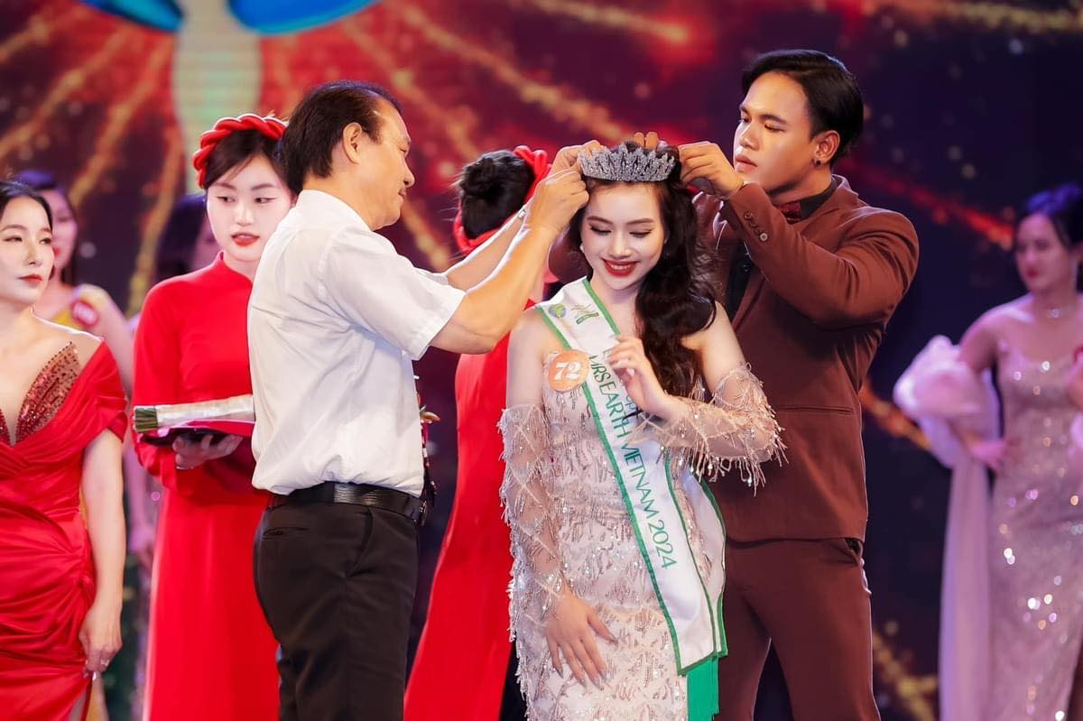 Nhan sắc cô giáo mầm non vừa trở thành á hậu Mrs Earth Vietnam 2024- Ảnh 4.