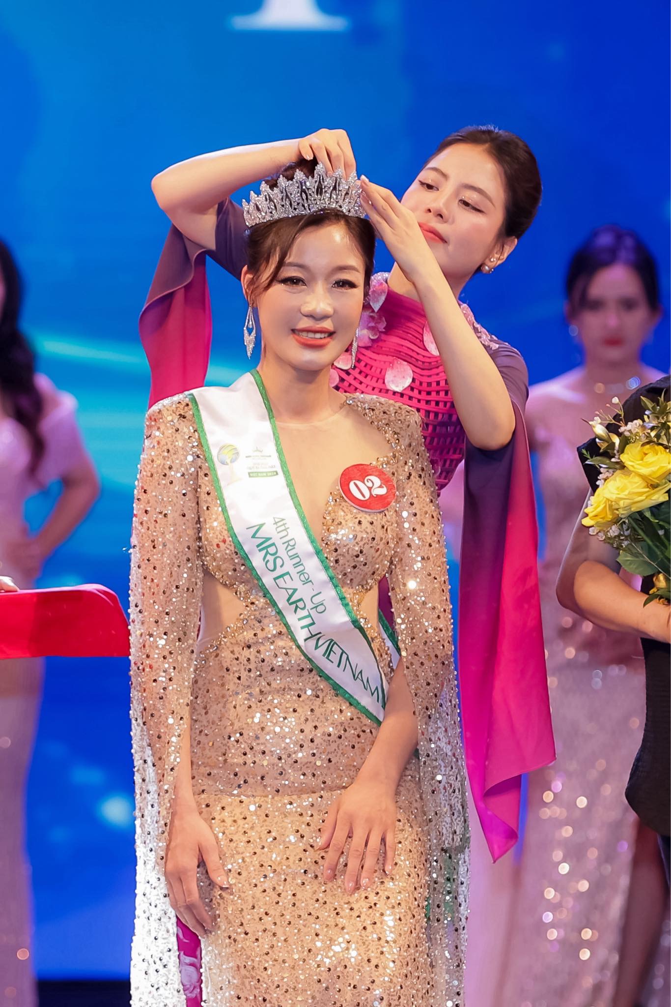 Giáo viên dạy chữa ngọng trở thành Á hậu Mrs Earth Vietnam 2024- Ảnh 1.