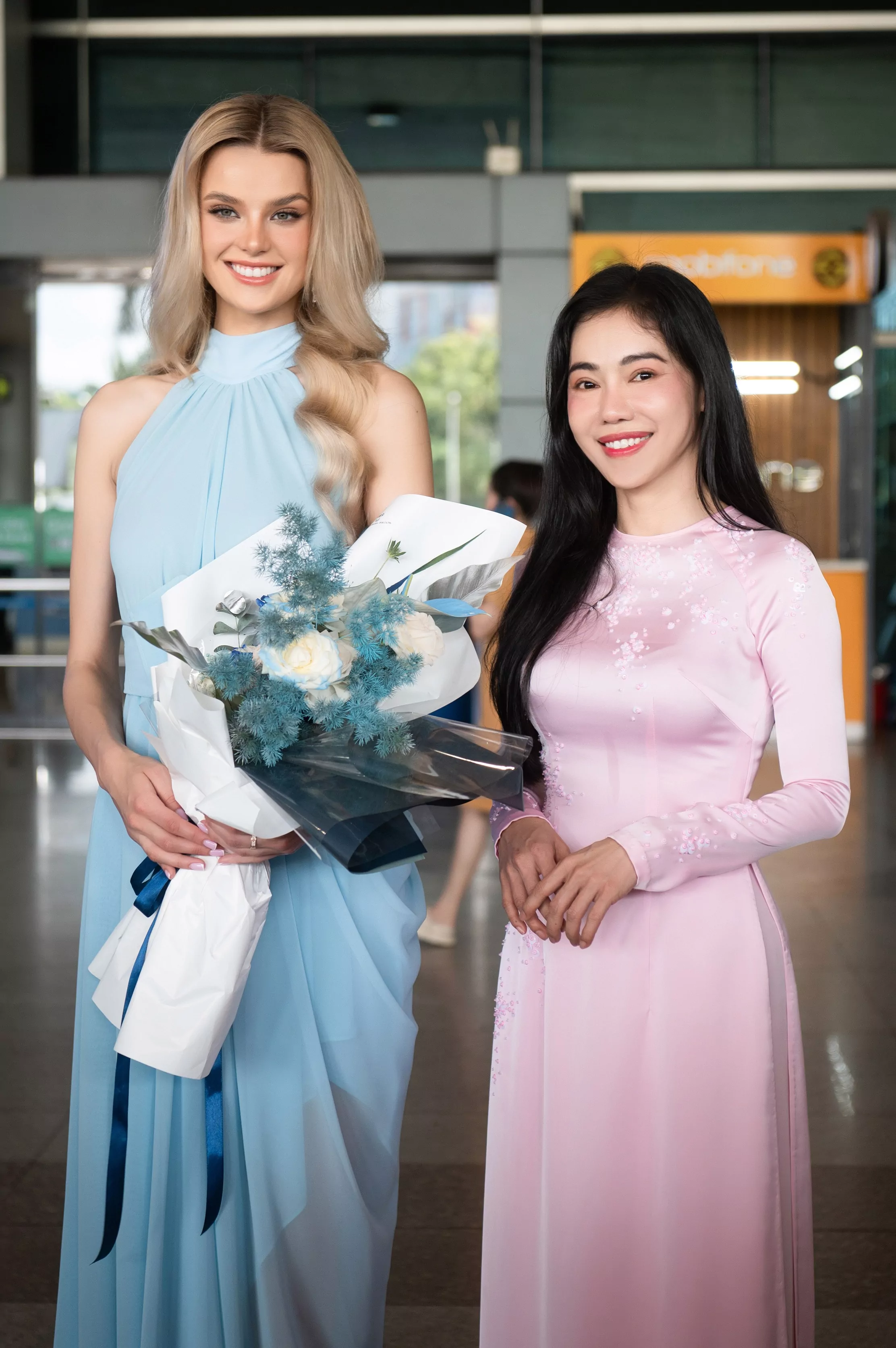Nhan sắc “búp bê sống Nhan sắc “búp bê sống