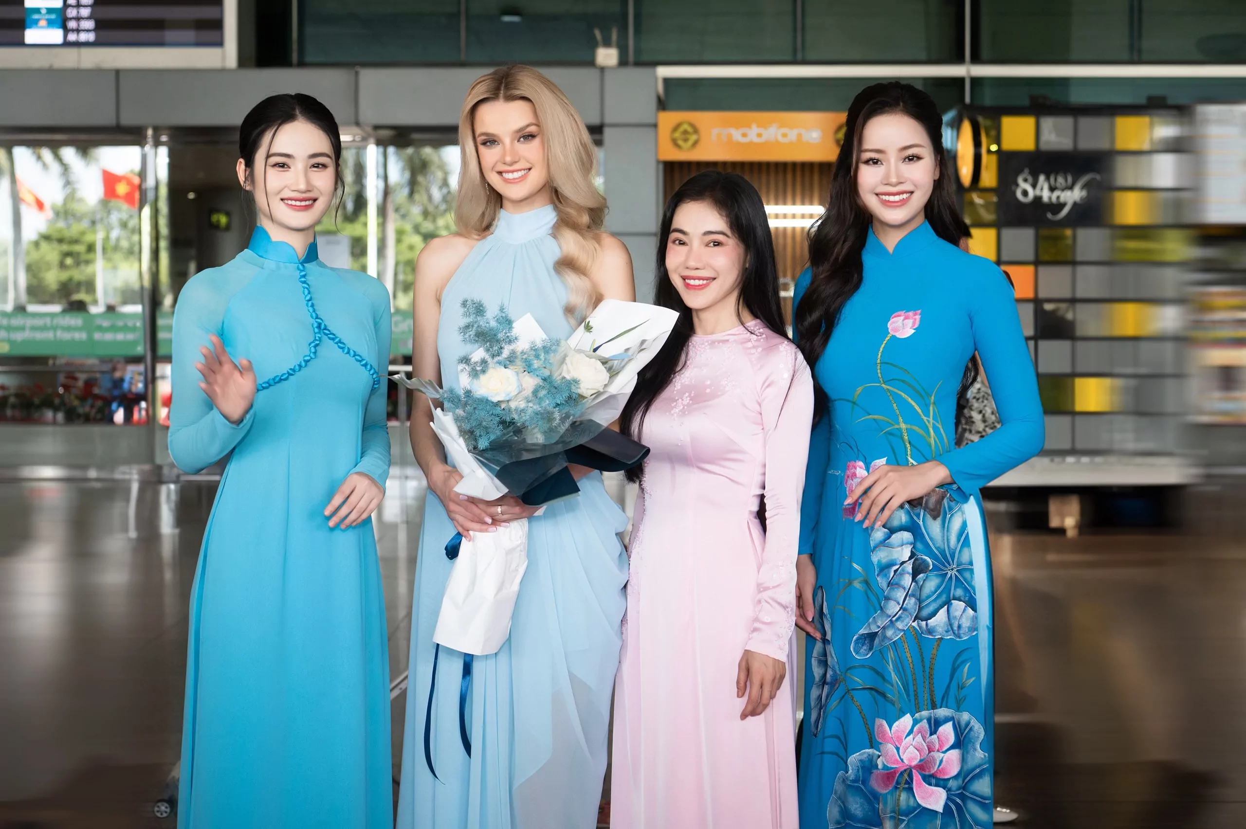 Nhan sắc “búp bê sống Nhan sắc “búp bê sống