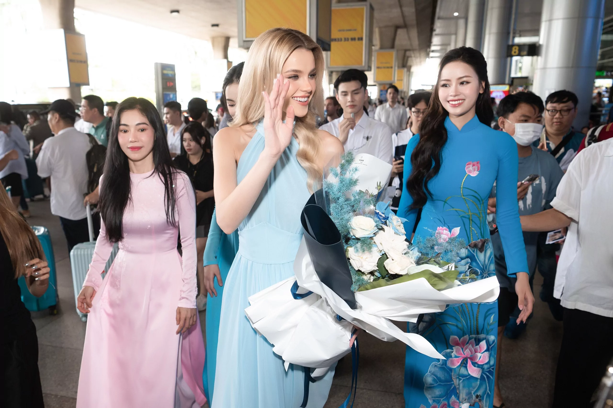 Nhan sắc “búp bê sống Nhan sắc “búp bê sống