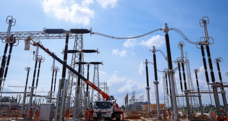 Đường dây 500 kV mạch 3 tăng tốc về đích