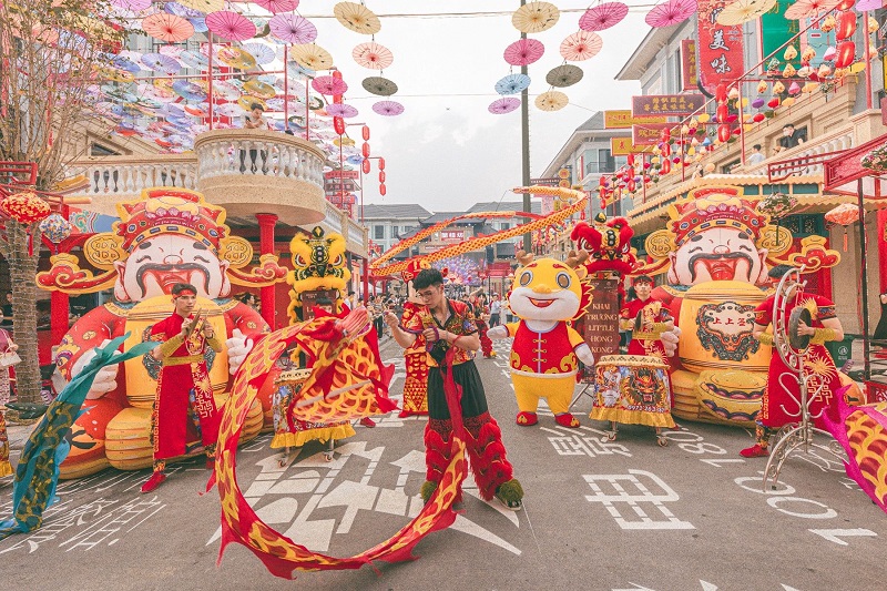 Biển người đổ về phía Đông Hà Nội khám phá vạn trải nghiệm tại “Hong Kong thu nhỏ”