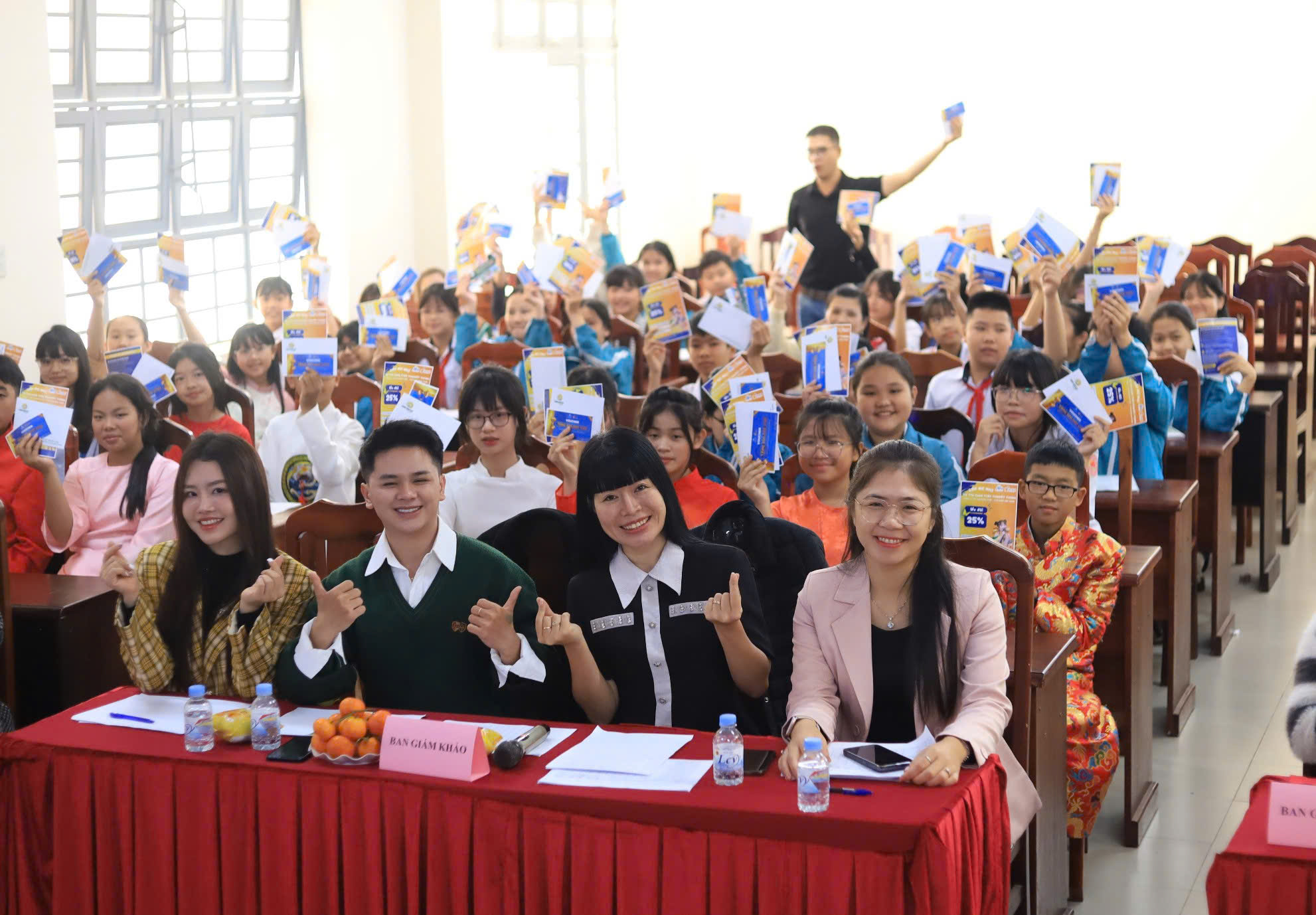 Gần 500 học sinh tại Bảo Lộc tranh tài “Tìm kiếm tài năng MC Nhí 2025”