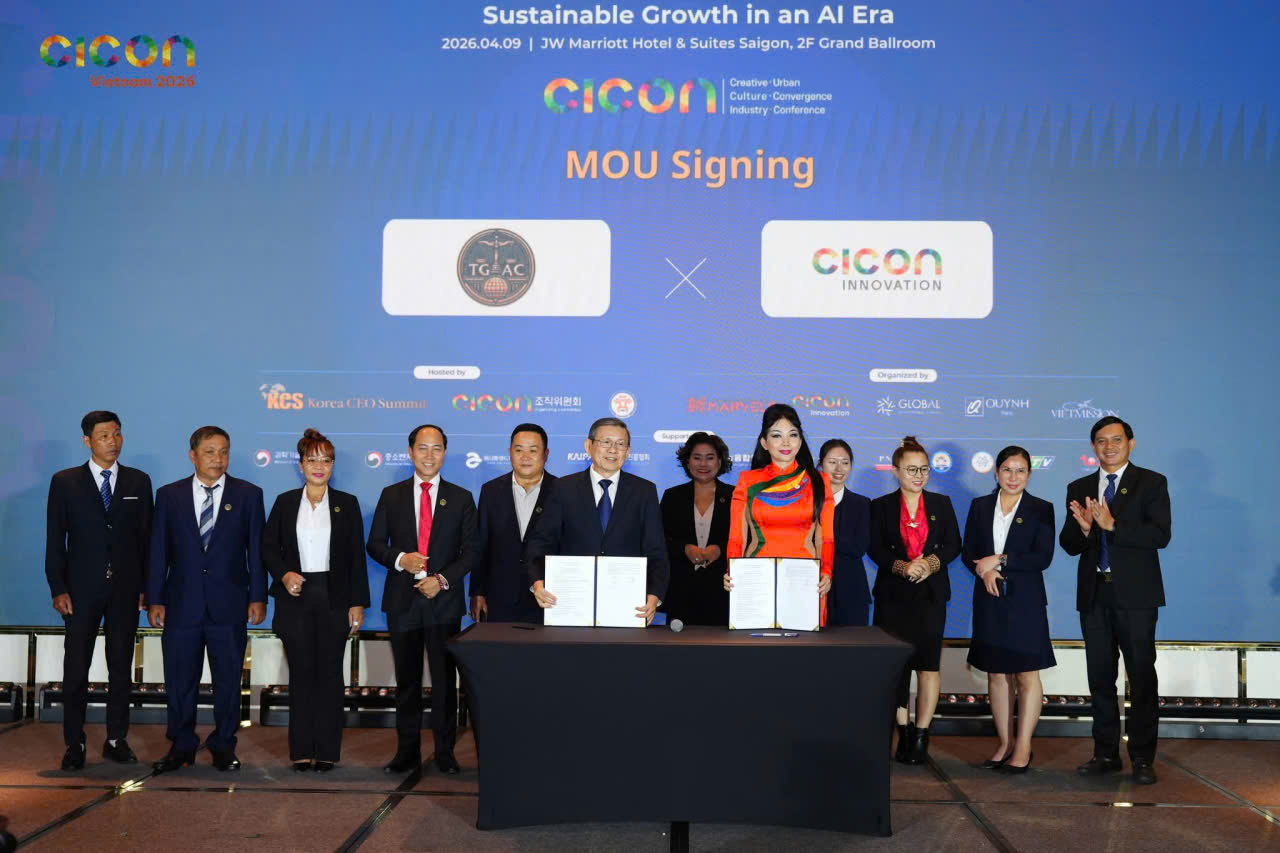 Chủ tịch Cicon Park Bong-Kyu trao giải thưởng WORLD CEO SUMMIT AWARRDS 2026