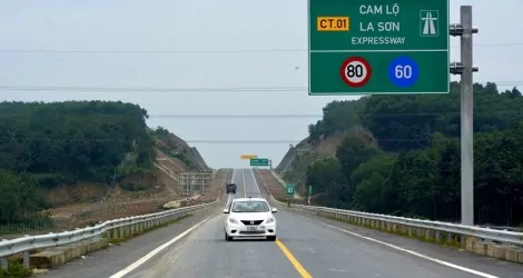 Trình Thủ tướng duyệt mở rộng cao tốc Cam Lộ – La Sơn lên 4 làn xe