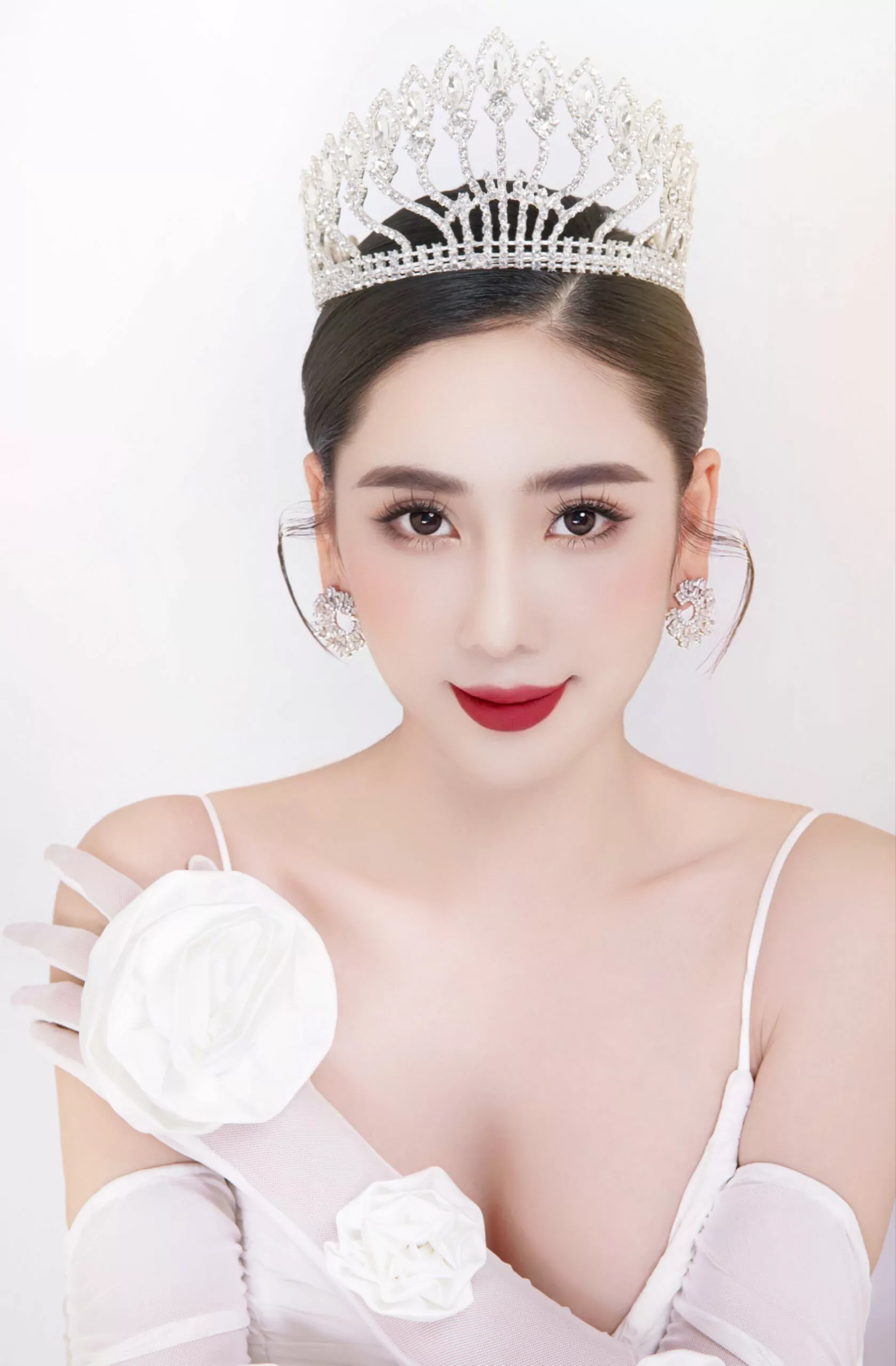 Hoa hậu Trịnh Thanh Hồng khoe sắc cực phẩm ngày đầu năm.