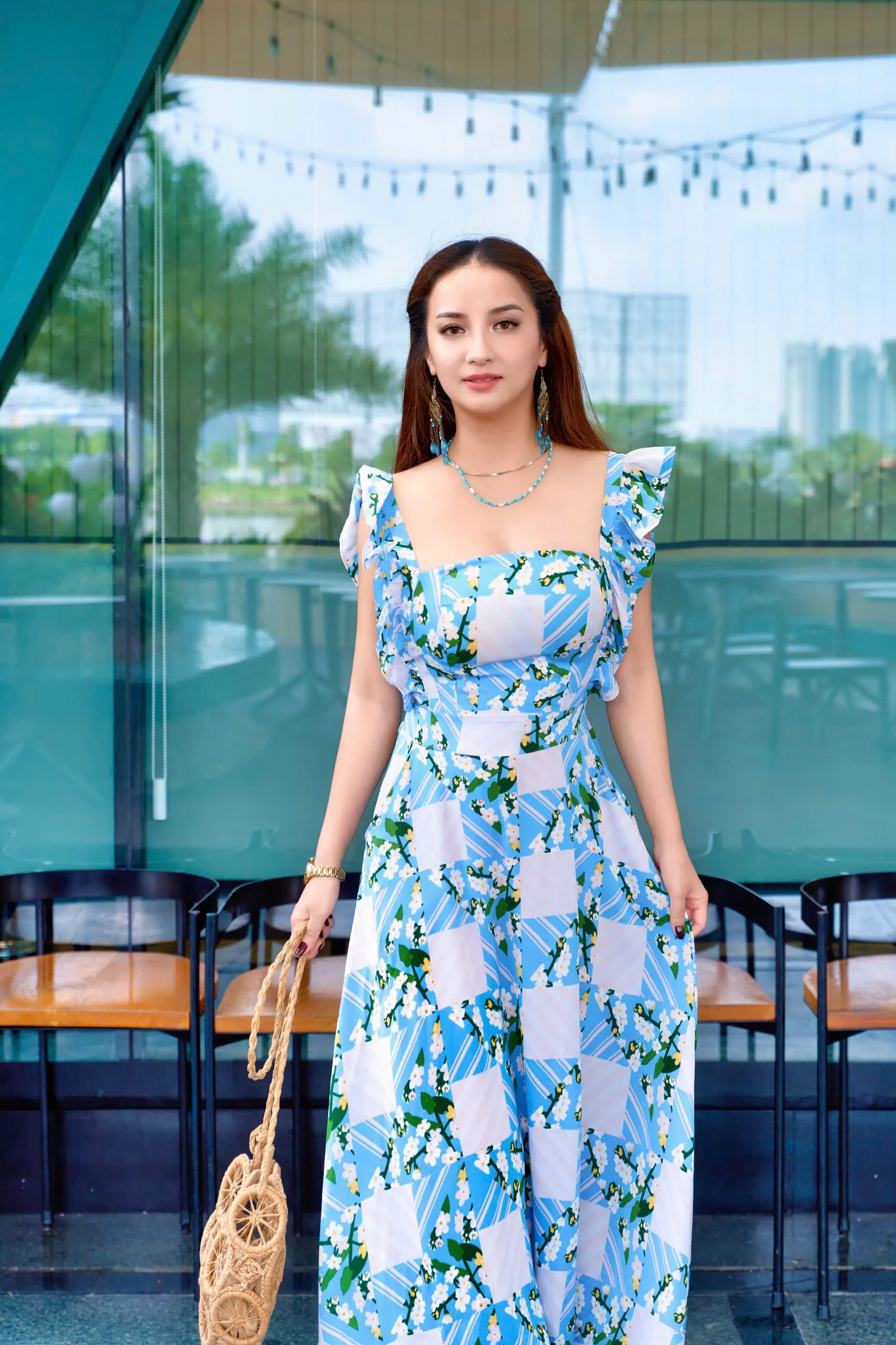 Janet Hoang khỏe vẻ đẹp bừng sáng sau nhiều năm ở ẩn.