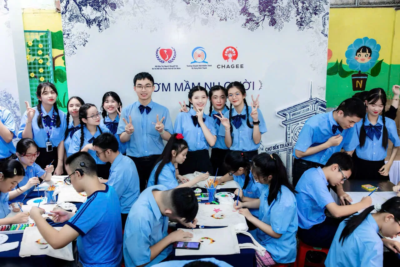 “Ươm mầm nụ cười” trao quà cho Trường chuyên biệt Khiếm Thính Hy Vọng- TP. Hồ Chí Minh