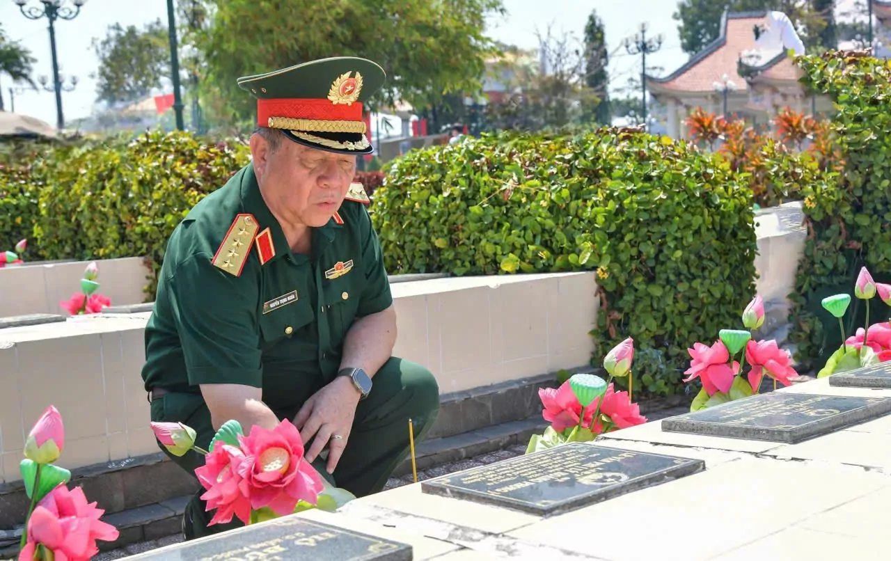 Ủy viên Bộ Chính trị, Đại tướng Nguyễn Trọng Nghĩa dự nhiều sự kiện ở khu vực Gò Công, tỉnh Đồng Tháp.