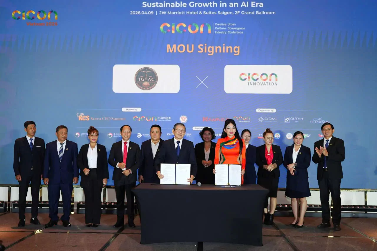 Chủ tịch Cicon Park Bong-Kyu trao giải thưởng WORLD CEO SUMMIT AWARRDS 2026